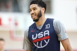 塔图姆在老鹰比赛中持续失利，出色防守引发热议！比赛高潮迭起的简单介绍